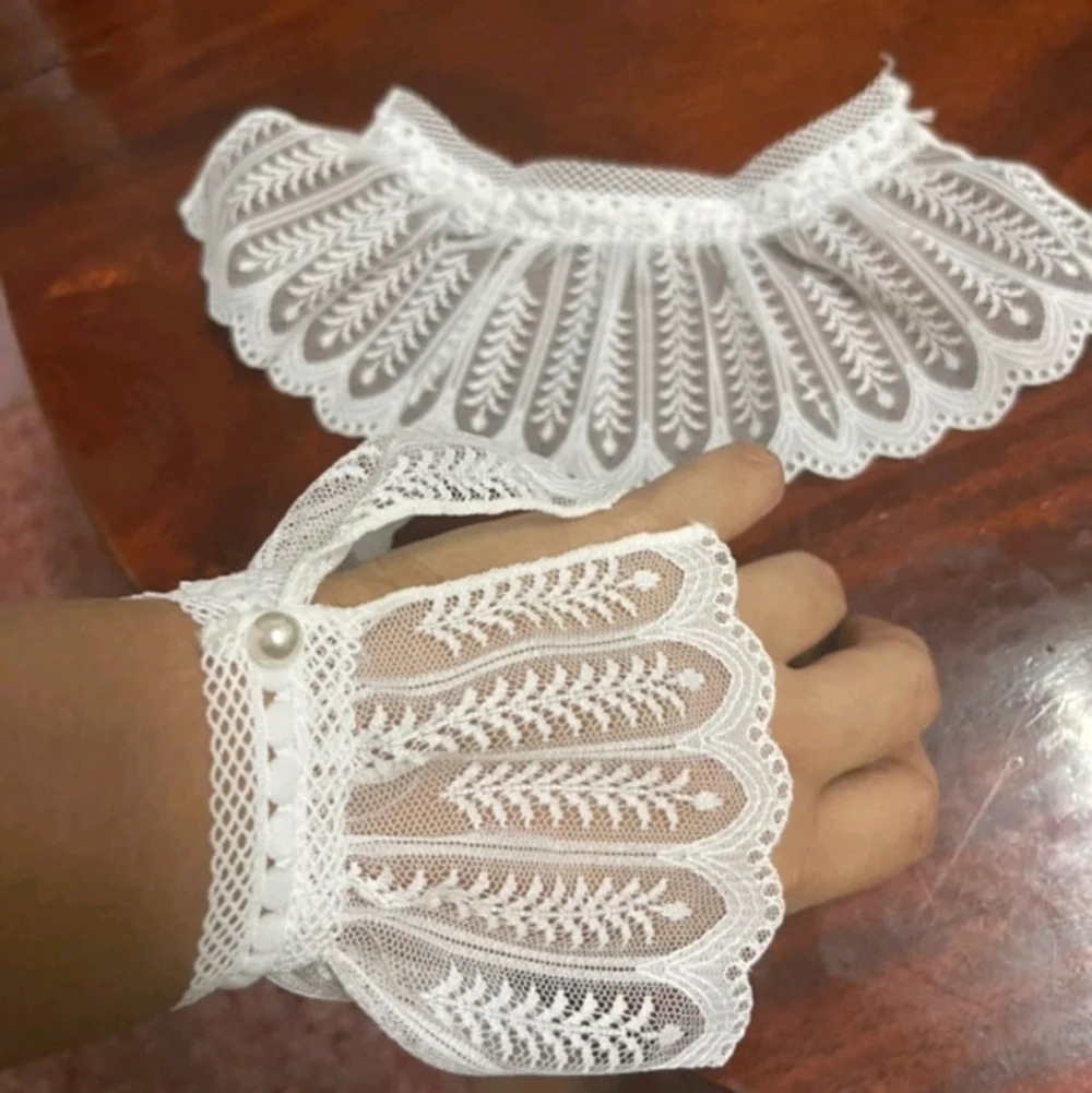 Hallow cut sleeves gloves